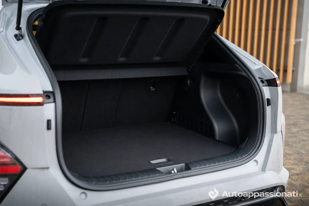 Hyundai Kona Hybrid bagagliaio aperto