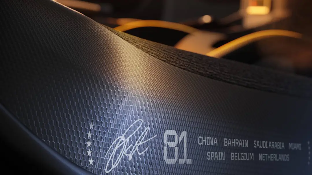mclaren artura championship edition scritte sulla fibra di carbonio
