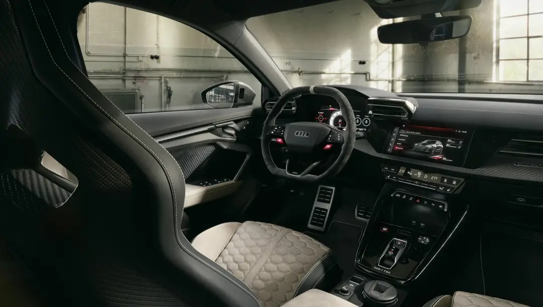 Audi RS 3 Competition Limited interni volante e strumentazione
