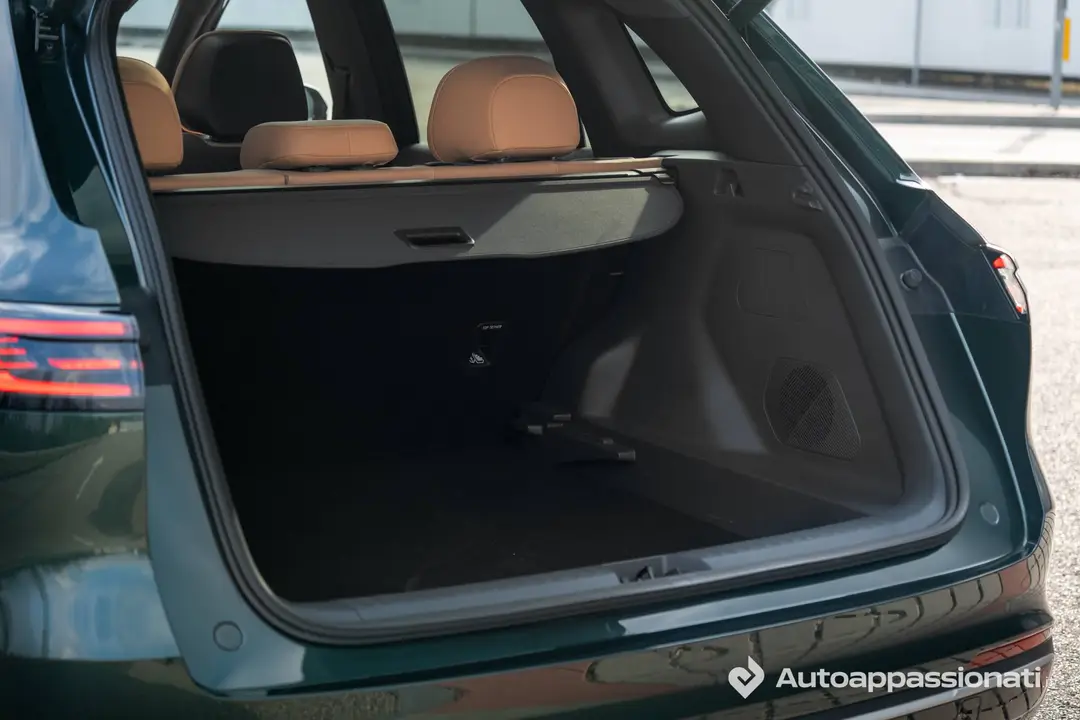 Geely Starray EM-i__luggage