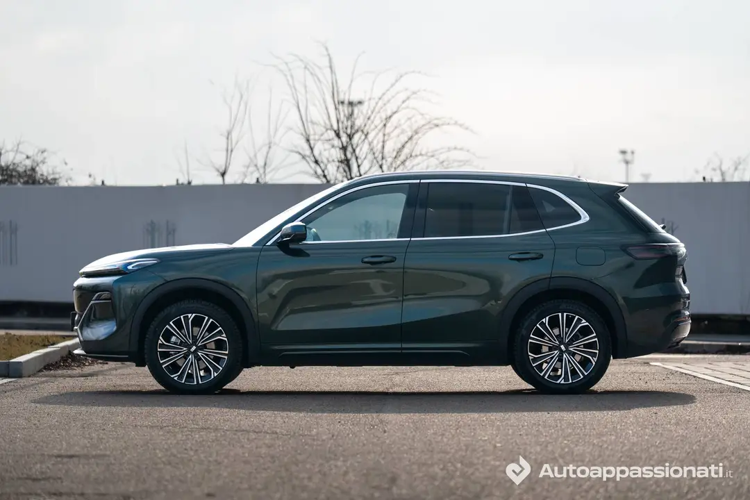 Geely Starray EM-i__side view