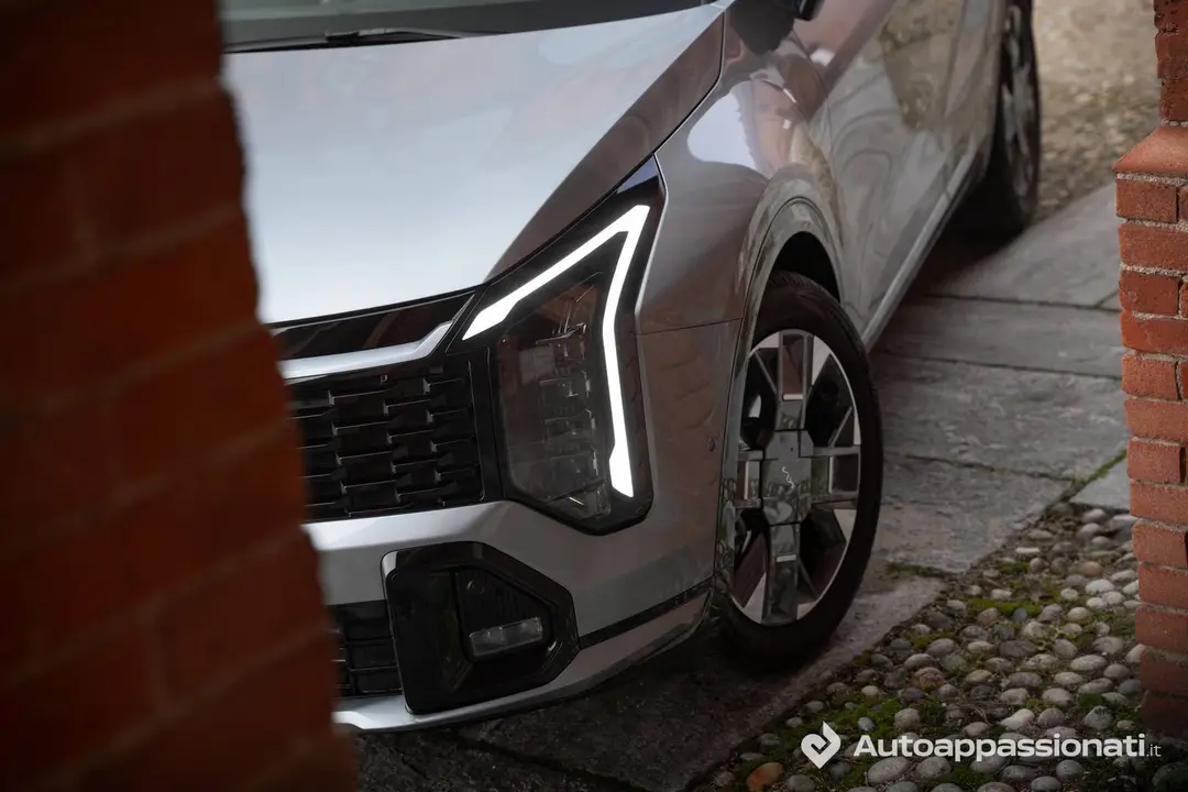 Il faro anteriore della Kia Sportage GT Line Plus