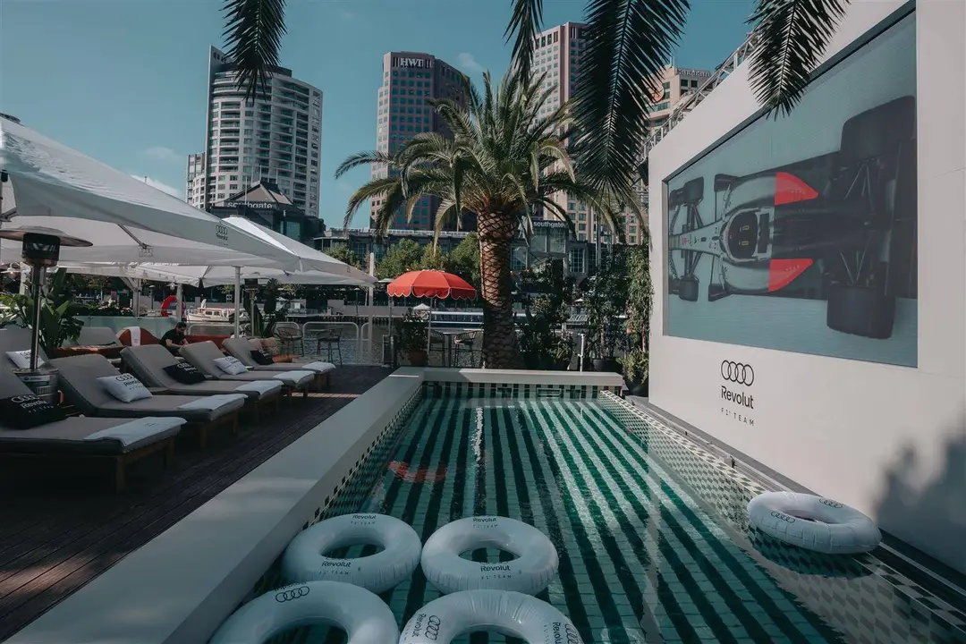 paddock galleggiante di formula 1 di audi a melbourne