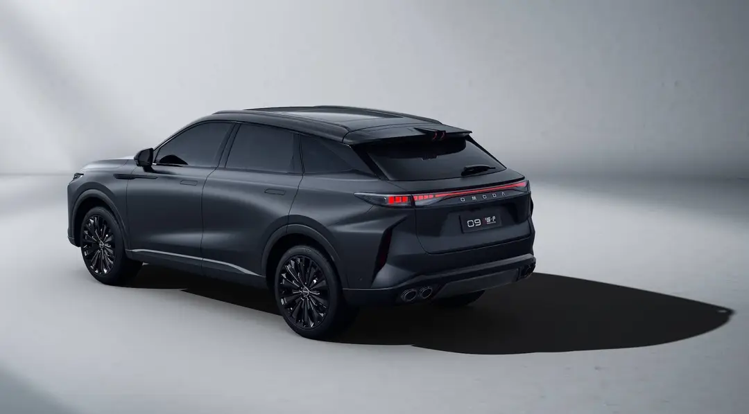 Omoda 9 BLACK KNIGHT EDITION_03 posteriore di colore nero