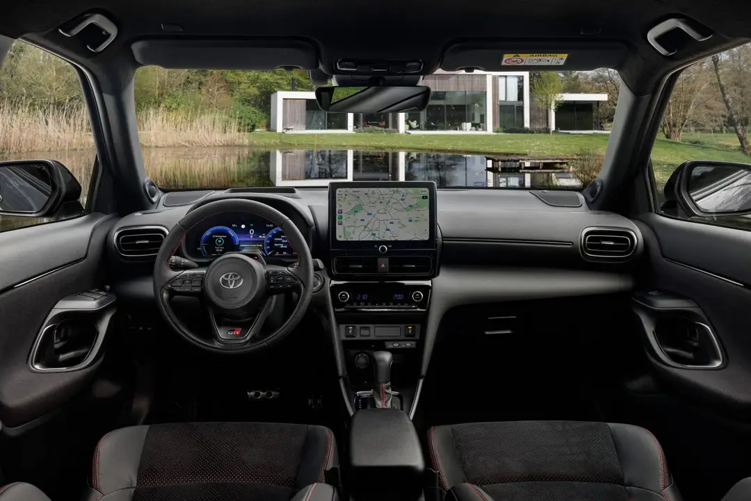 L'abitacolo della Toyota Yaris Cross 2026