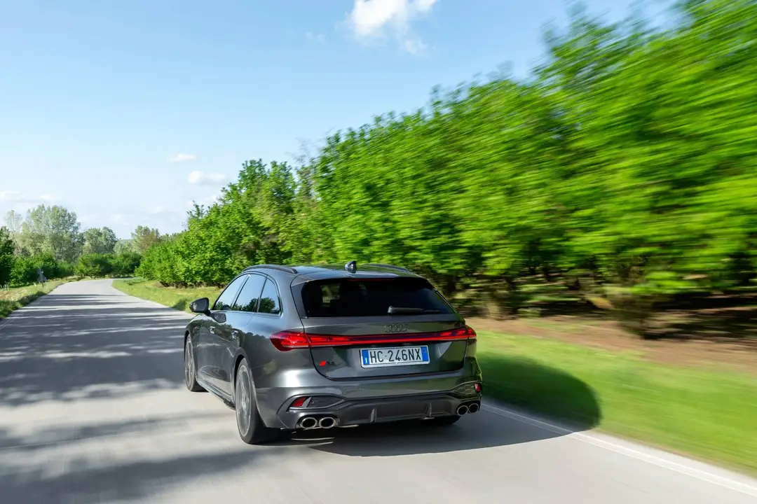 Audi S5 2026 dinamica posteriore