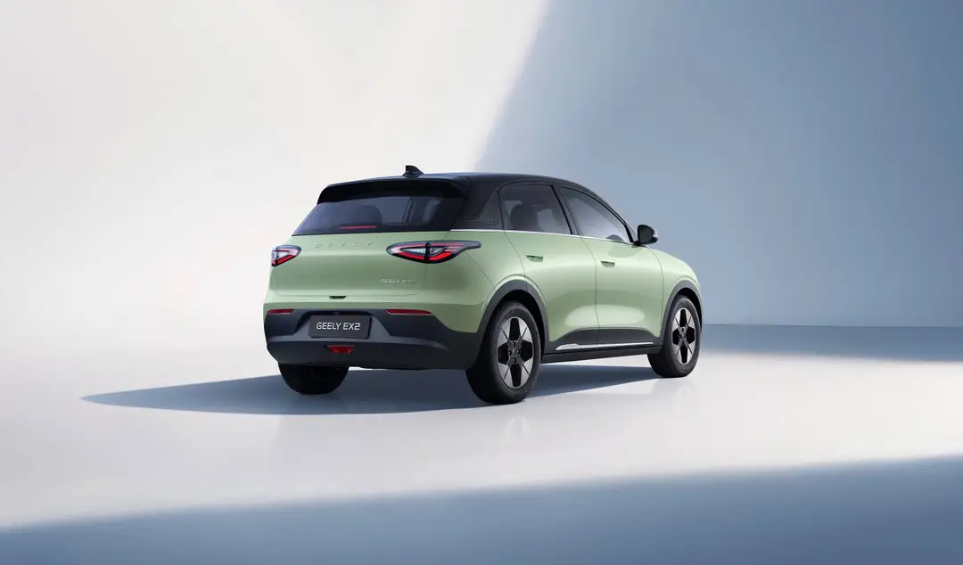 GEELY_E2_Aurora Green posteriore