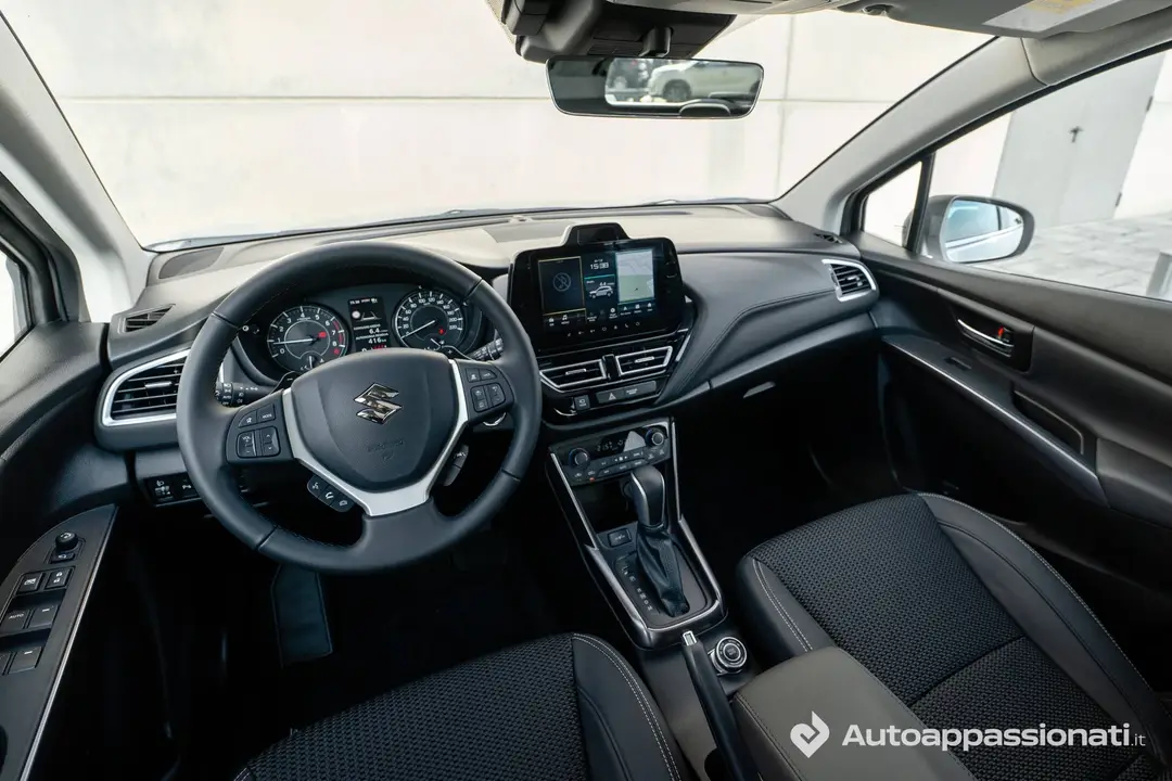 L'abitacolo della Suzuki S-Cross 2026