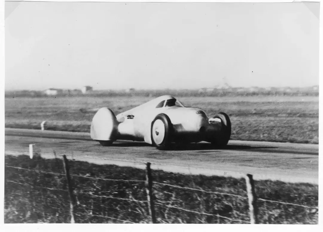 UNa foto in bianco e nero dell'Auto Union Lucca del 1935
