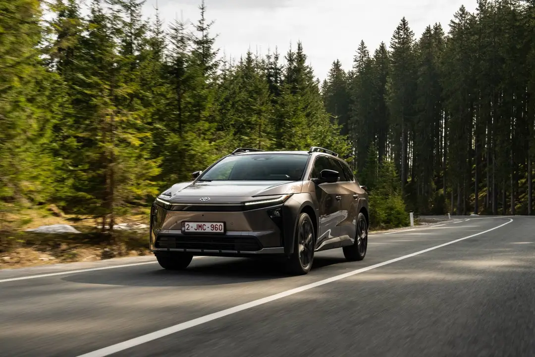toyota bz4x touring dinamica frontale