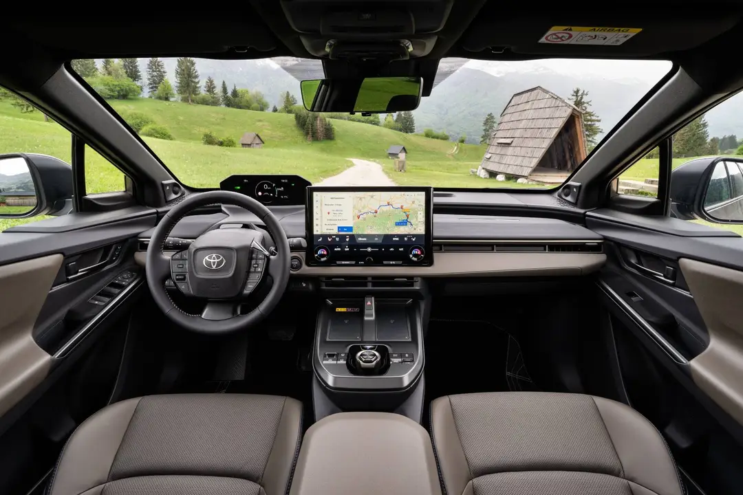 toyota bz4x touring interni