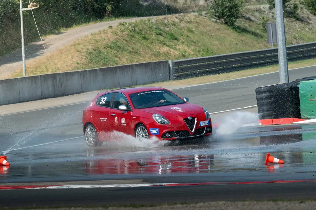 alfa romeo giulietta veloce