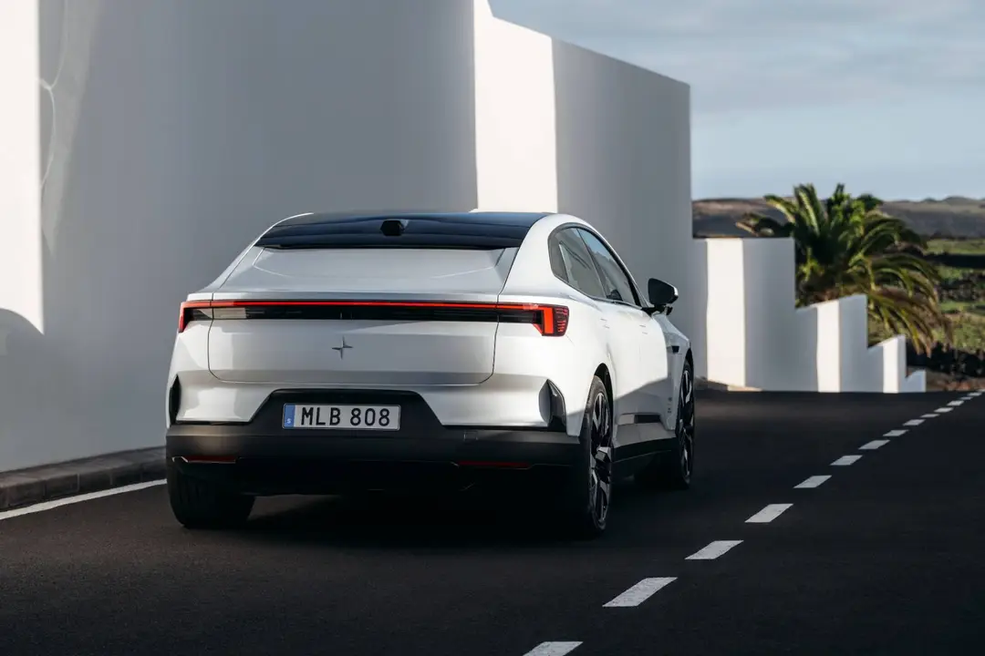 Polestar 4 coupé in sezione posteriore