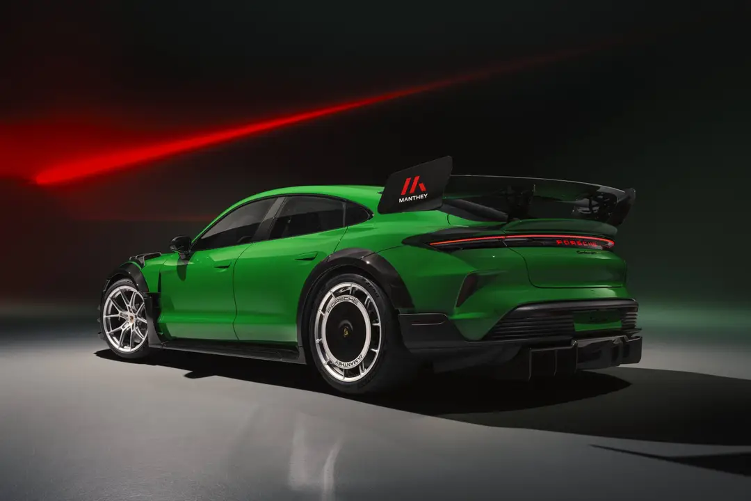 Porsche Taycan Manthey Racing Nurburgring verde