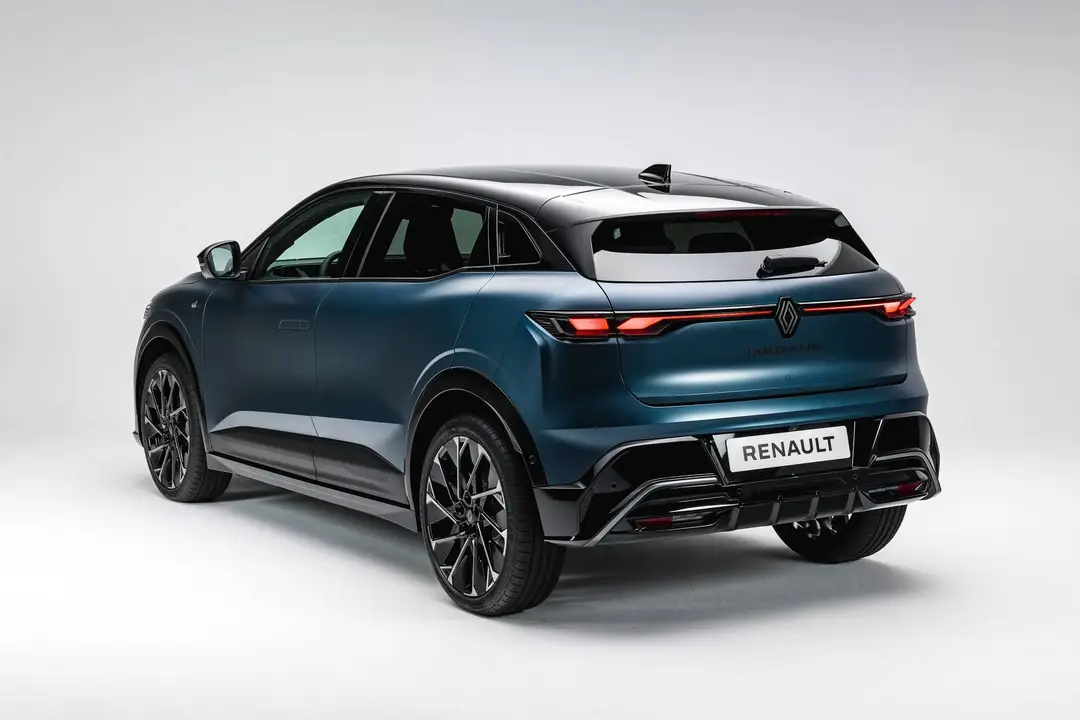 LaIl posteriore della Renault Megane E-Tech 2026 su sfondo bianco