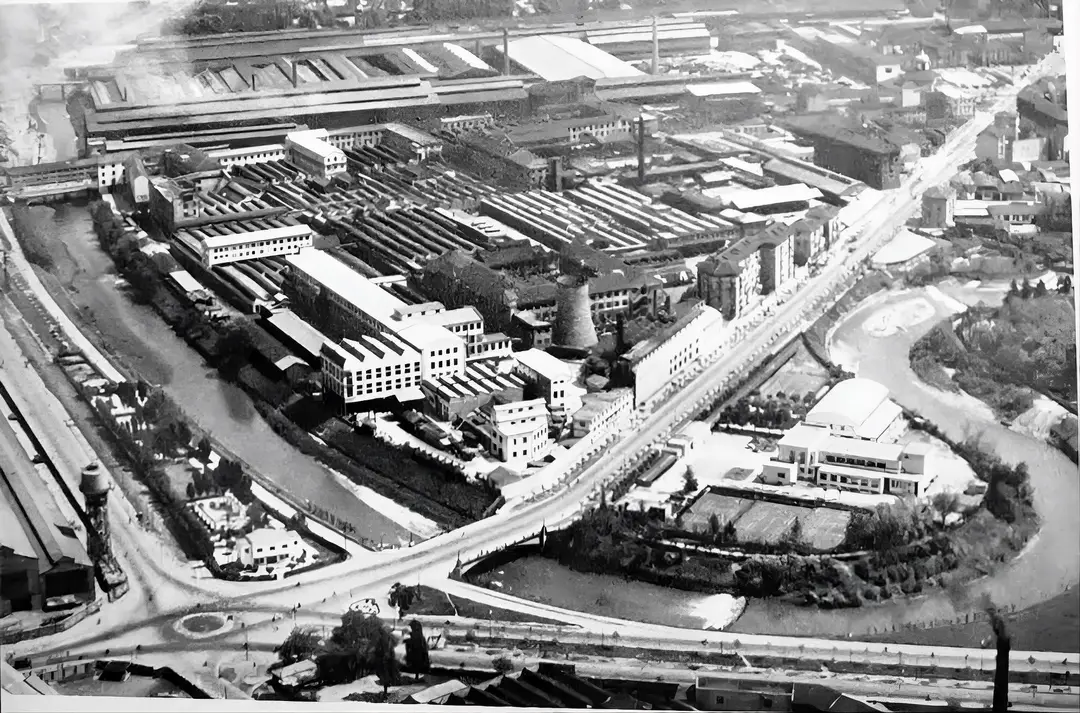 Nell'immagine storica si vede il vecchio stabilimento di Michelin a Torino in via Livorno