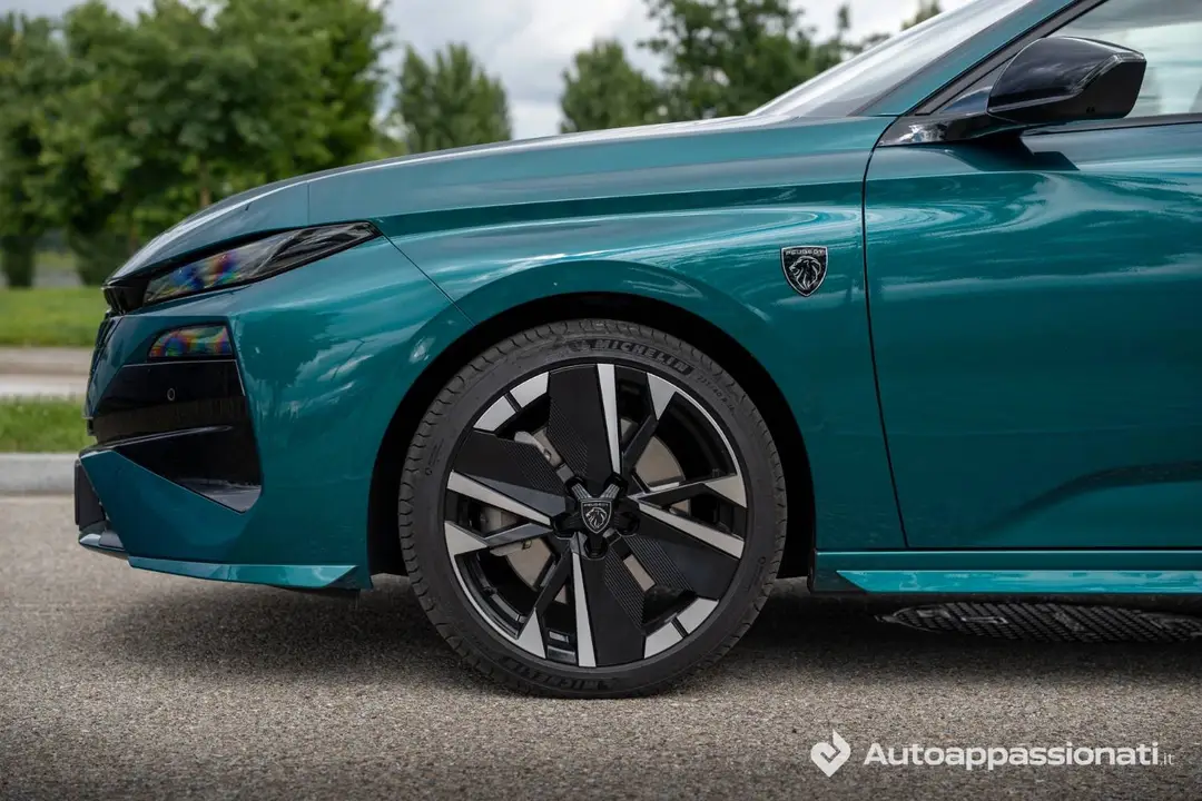 Peugeot 308 PHEV Hybrid__18 wheel