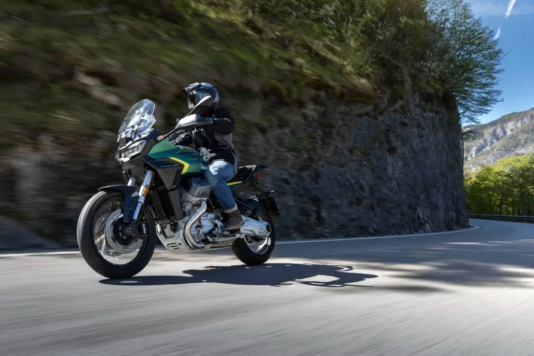 04-moto-guzzi-stelvio