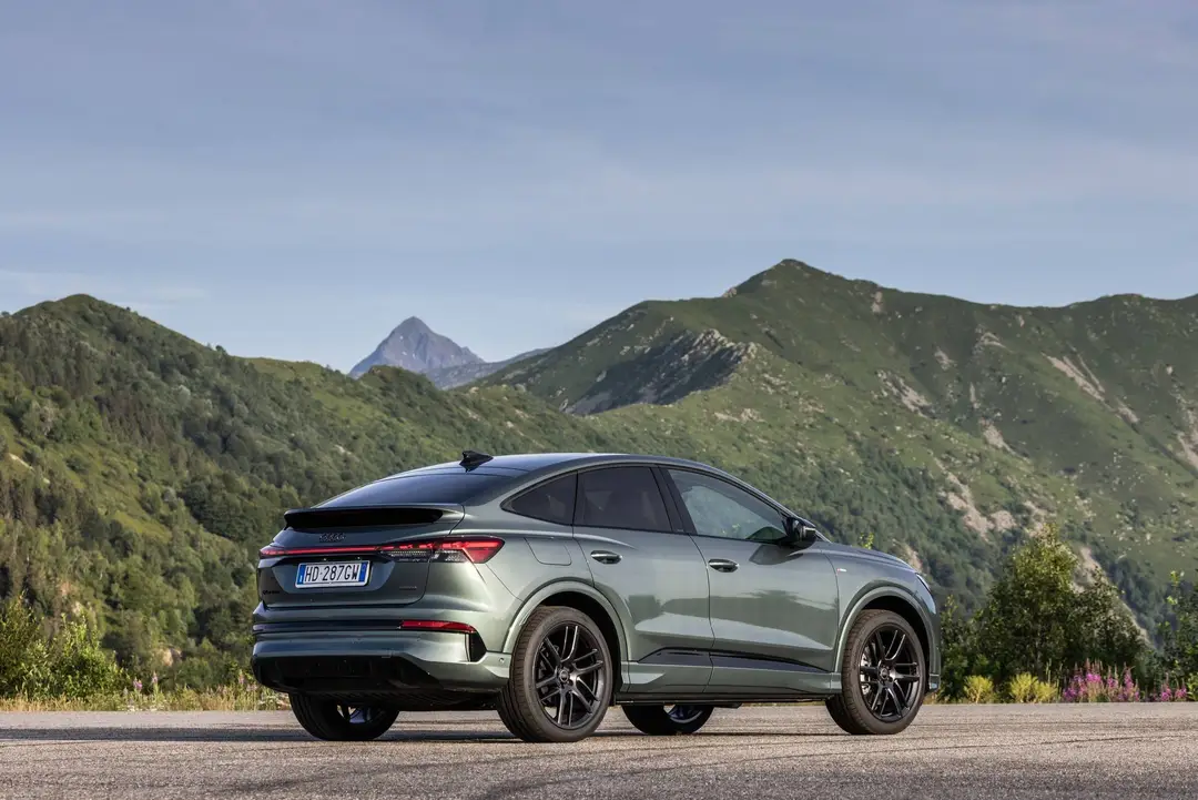 Audi_Q4_2026_08