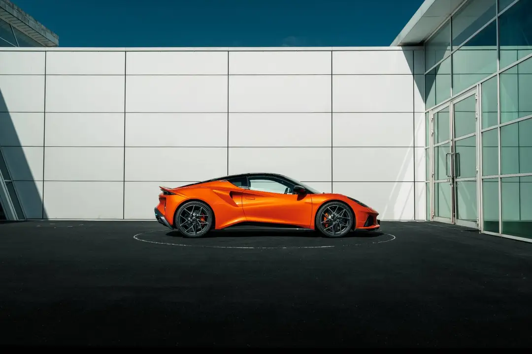 Lotus Emira 420 Sport laterale