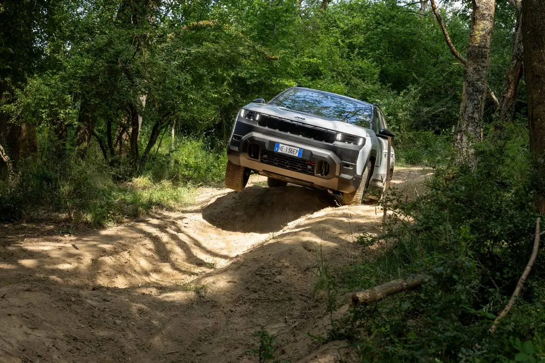 Jeep Compass 4xe in fuoristrada