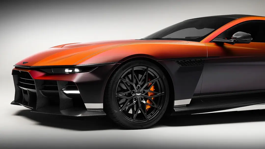 Aston_Martin_Valen_16