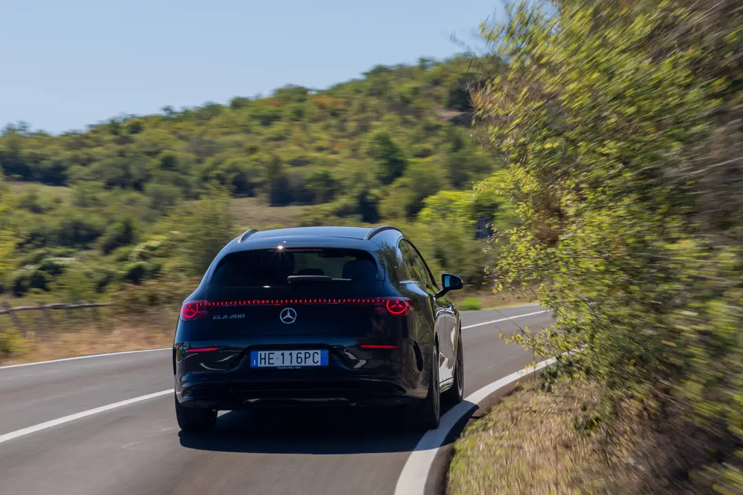 Mercedes CLA 200 Hybrid posteriore dinamica