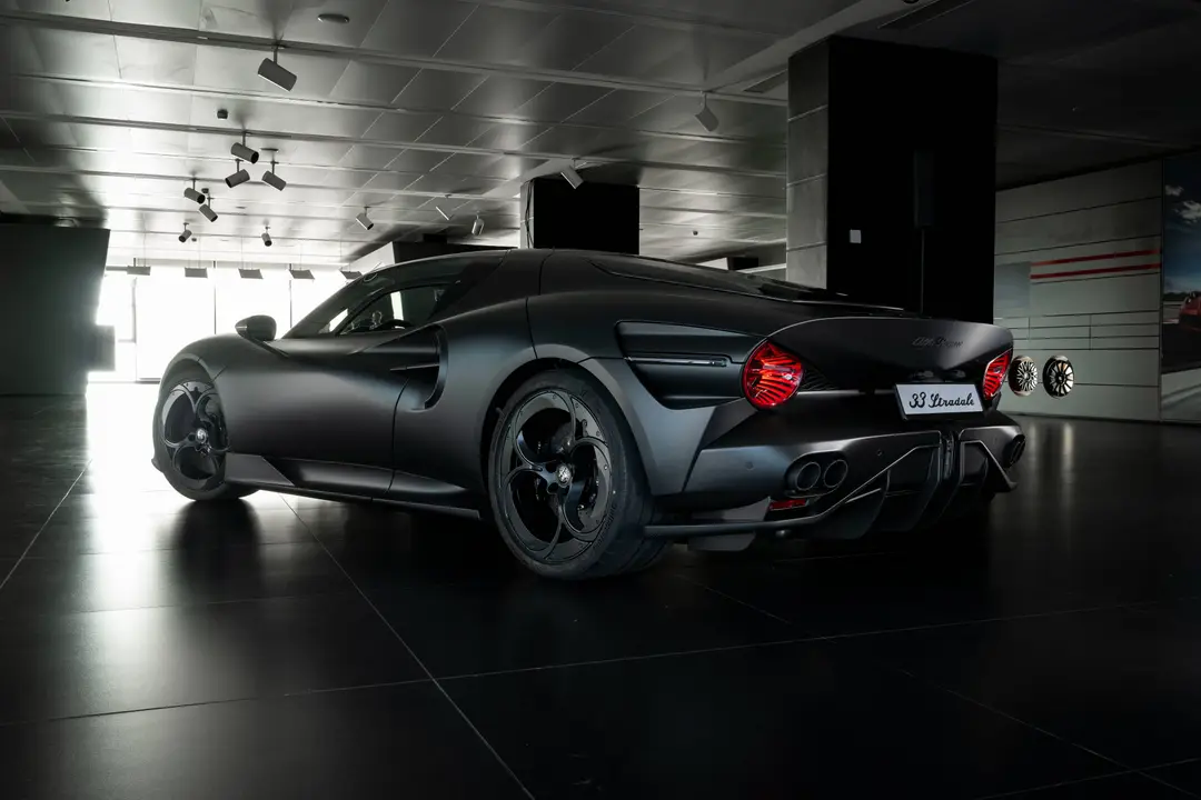 33-stradale-perla-nera rear