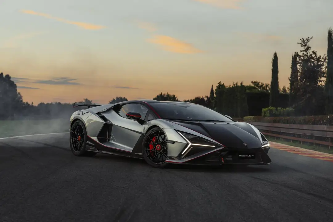 Lamborghini Revuelto SV