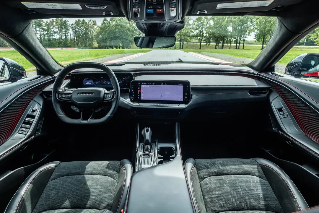 L'abitacolo della Dodge Charger 2026