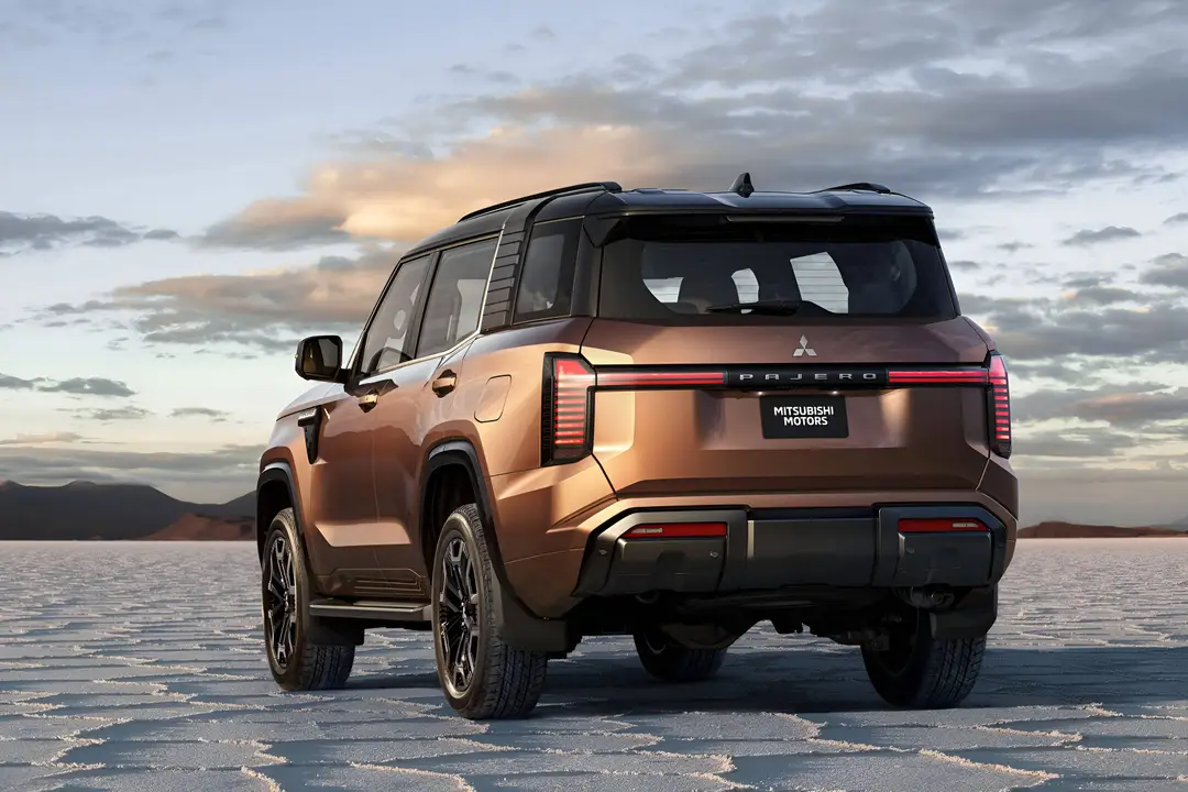 mitsubishi-pajero posteriore