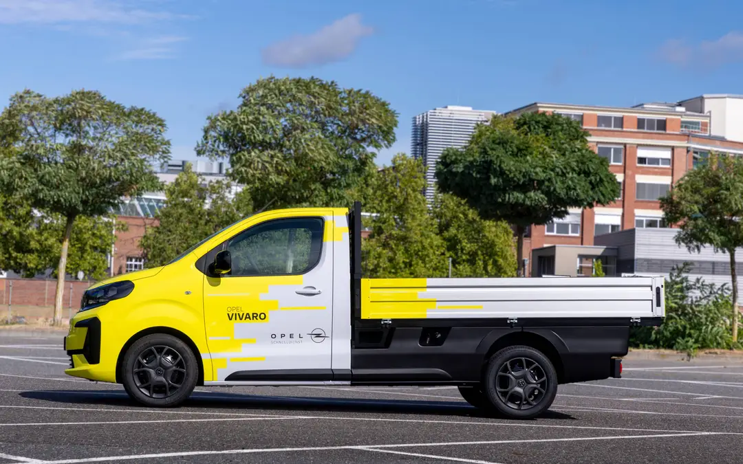 opel-vivaro-flatbed laterale