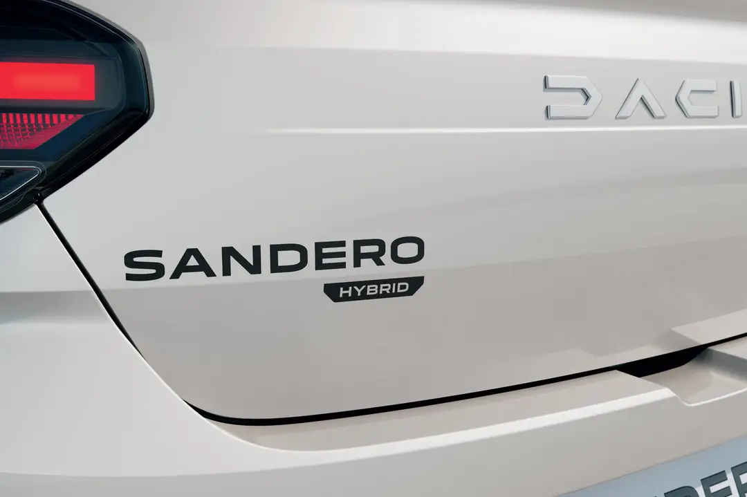 Sandero_Hybrid_155 logo