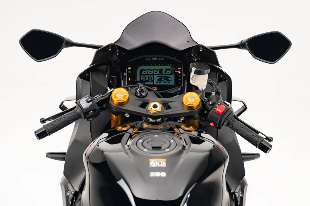 suzuki-gsx-r1000r-stealth-6-
