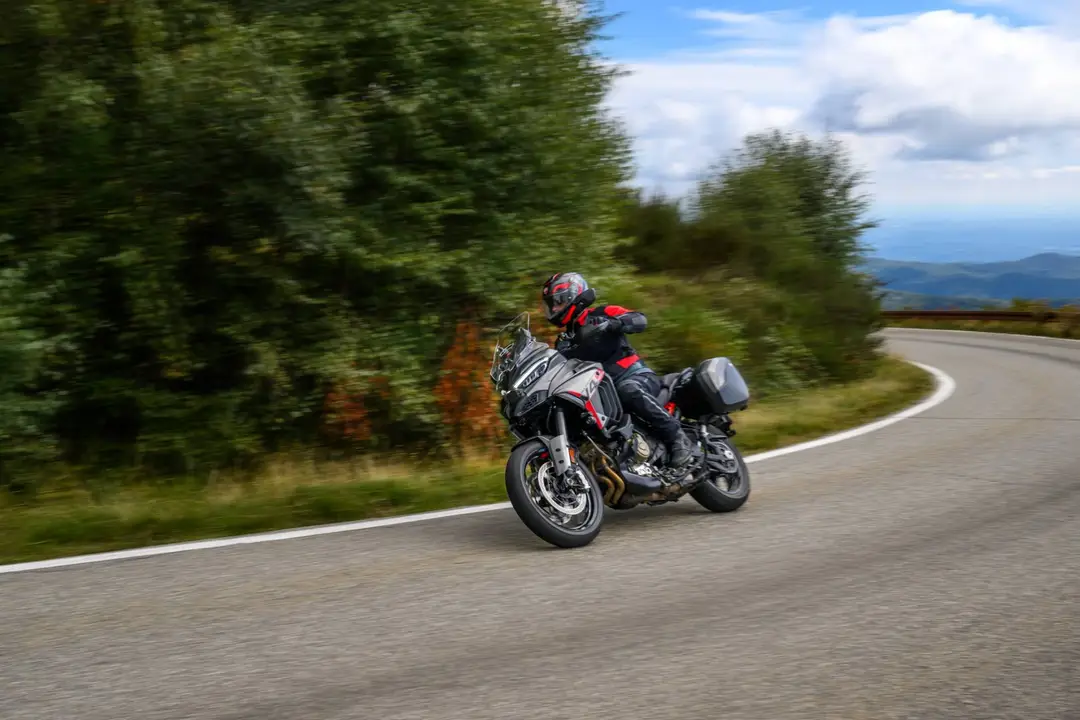 MULTISTRADA_V4 dinamica anteriore