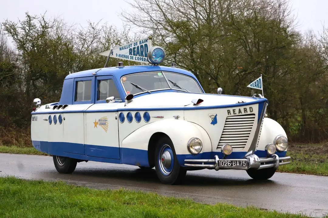4.Packard Super-Eight Louis Reard Land Yacht