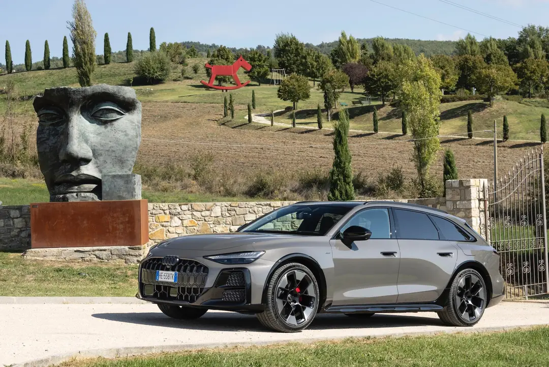 Audi A6 allroad 2026 frontale-laterale