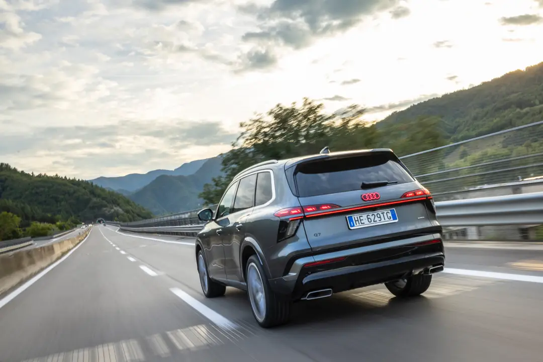 Audi Q7 2026 dinamica posteriore