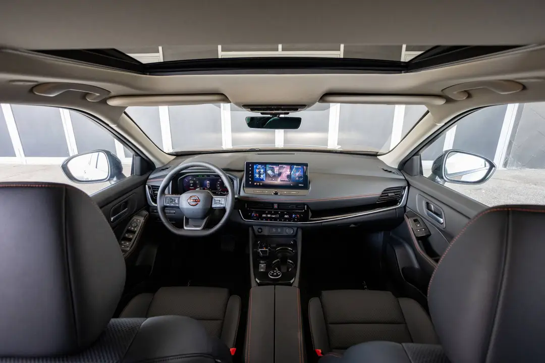 Nissan X-Trail NTREK interior