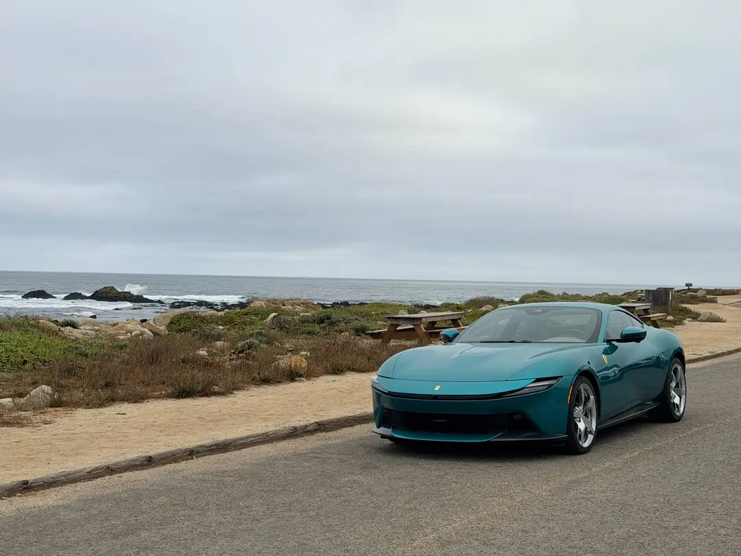 Ferrari Amalfi frontale oceano