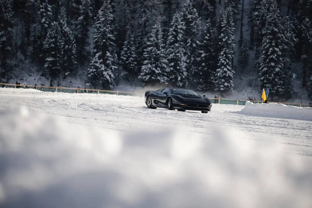 jaguar xj220