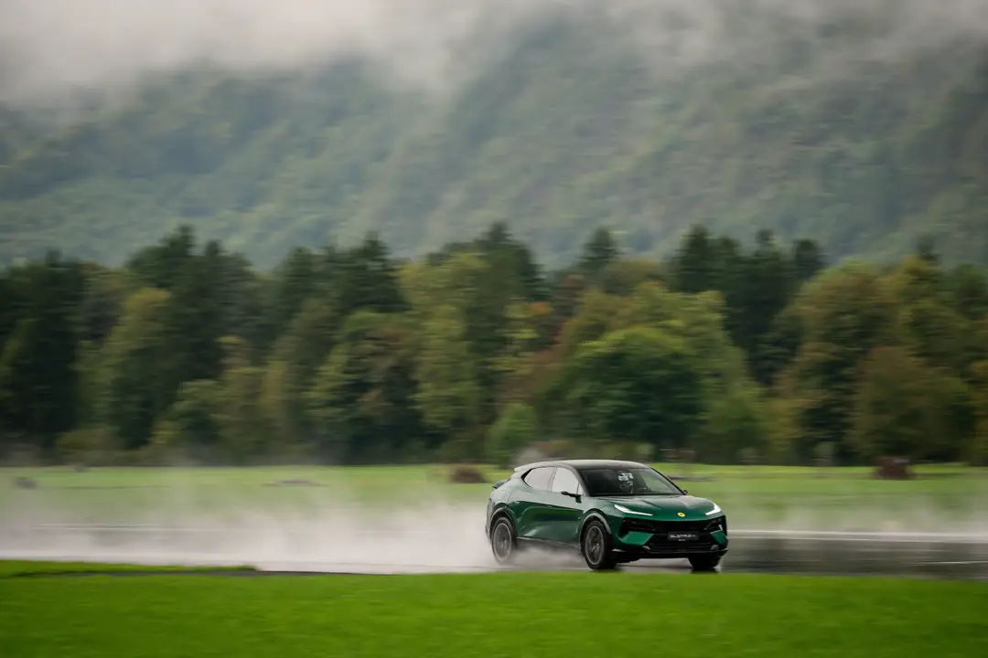 Lotus Eletre X 11