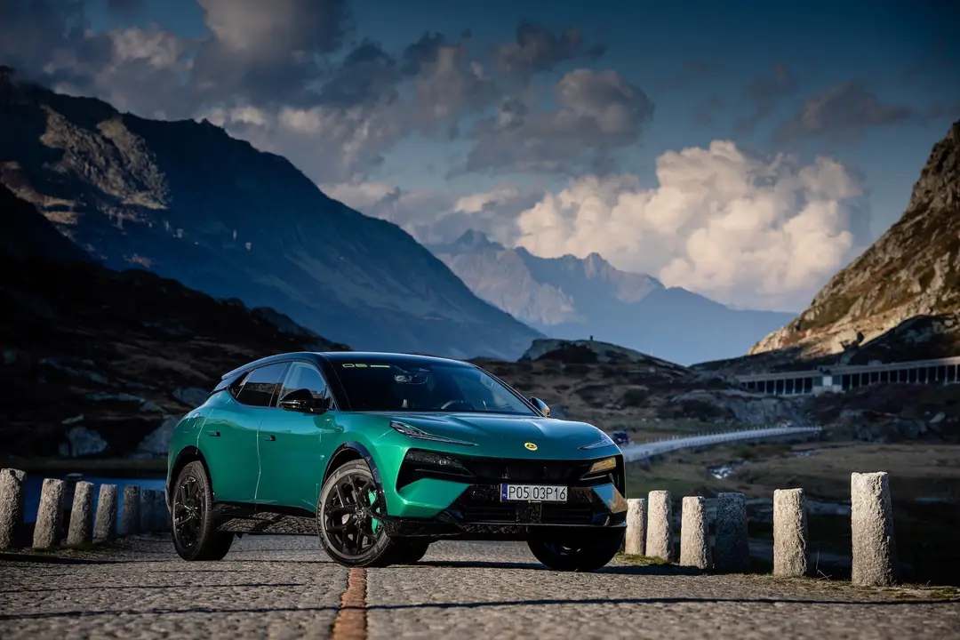 Lotus Eletre X 12