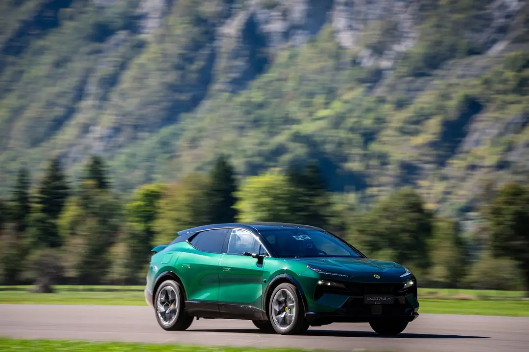 Lotus Eletre X 3