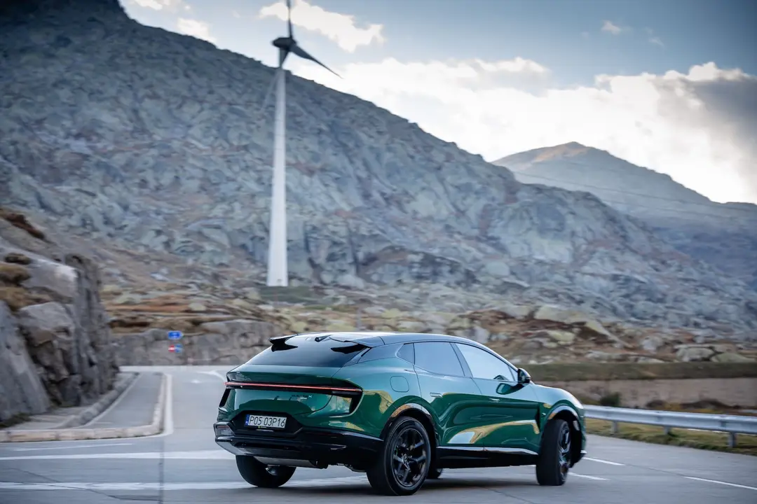 Lotus Eletre X 7