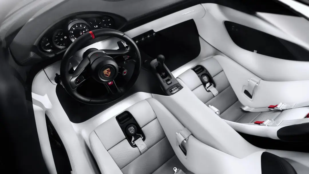 Porsche Mission S interni
