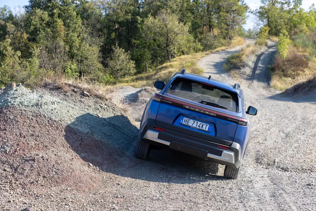 Subaru E-Outback 2026 guida offroad
