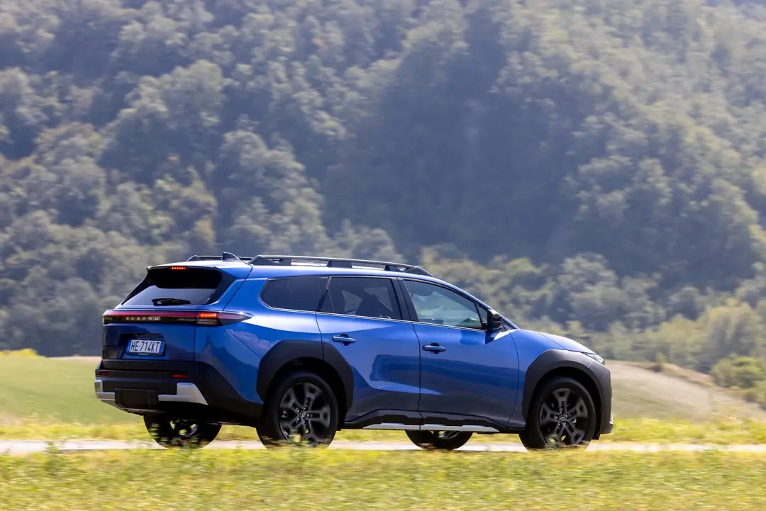 Subaru E-Outback 2026 guida posteriore