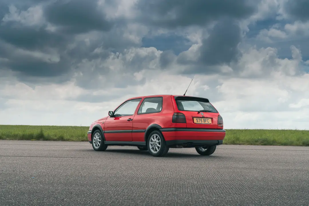 volkswagen_golf_gti_16v_3-door_37