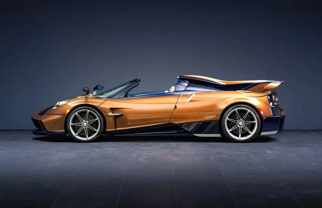 Pagani-Huayra-70-Derecho-1